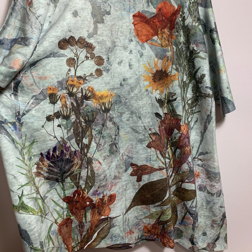 Et’Lois wildflowers top